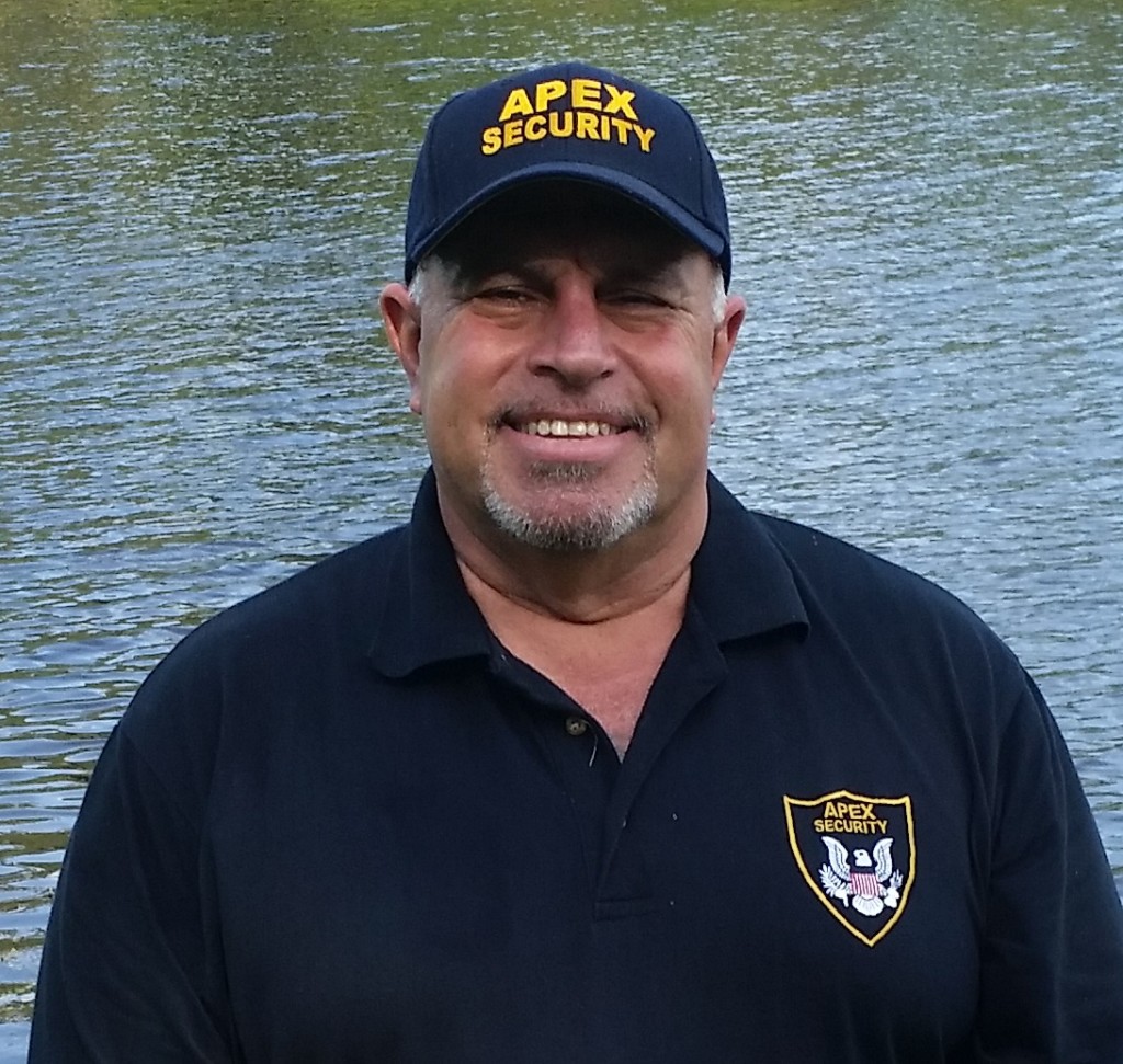 SecurityOfficerHelpsBoys